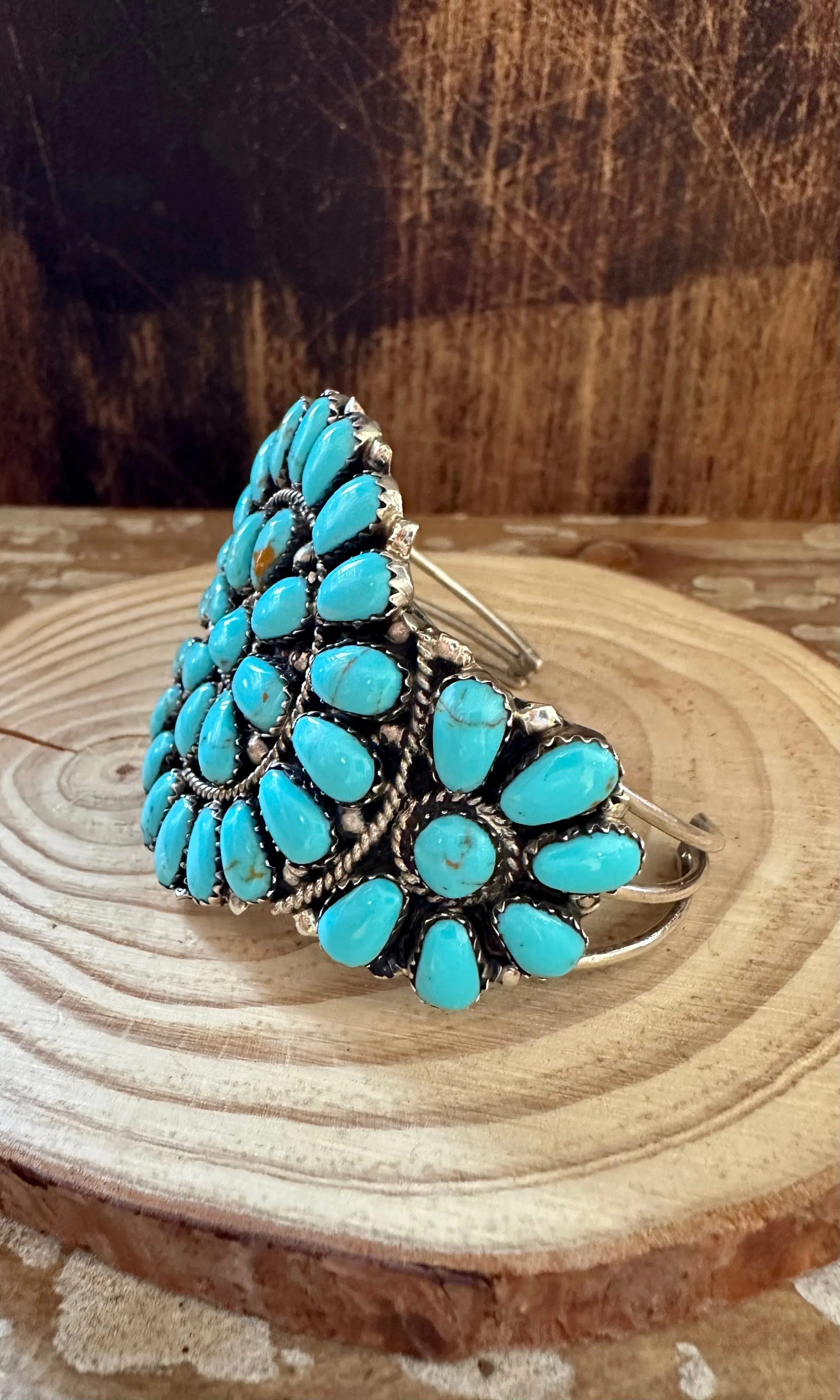 JULIANA WILLIAM TURQUOISE Flower Cluster Cuff 32g